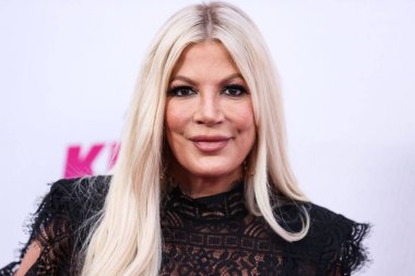 Amerikalı aktris Tori Spelling, 4 Haziran 2022 'de Carson, Los Angeles, Kaliforniya' da düzenlenen Wango Radyosu 2022 tarihli Onur Sağlık Spor Parkı 'na katılmaktadır..