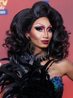 5 Haziran 'da yayınlanan bu resimde, Angeria Paris VanMicheals 2022 MTV Film ve TV Ödülleri' ne ulaşır: Santa Monica, Los Angeles, Kaliforniya, ABD 'deki Barker Hangar' da UNSCRIPTED. 