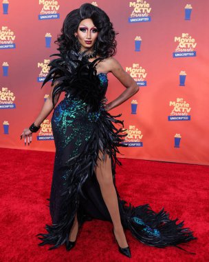 5 Haziran 'da yayınlanan bu resimde, Angeria Paris VanMicheals 2022 MTV Film ve TV Ödülleri' ne ulaşır: Santa Monica, Los Angeles, Kaliforniya, ABD 'deki Barker Hangar' da UNSCRIPTED. 