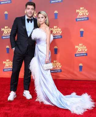 5 Haziran 'da yayınlanan bu resimde, Chris' CT 'Tamburello ve Lili Solares 2022 MTV Film ve TV Ödülleri' ne geldiler: Santa Monica, Los Angeles, Kaliforniya, ABD 'deki Barker Hangarında UNSCRIPTED düzenlendi. 