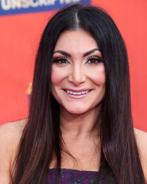 5 Haziran 'da yayınlanan bu resimde, Amerikan televizyon karakteri Deena Nicole Cortese Buckner 2022 MTV Film ve TV Ödülleri' ne ulaştı: UNSCRIPTED Santa Monica, Los Angeles, Kaliforniya 'da The Barker Hangar' da düzenlendi.. 