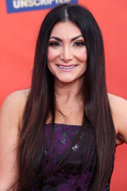 5 Haziran 'da yayınlanan bu resimde, Amerikan televizyon karakteri Deena Nicole Cortese Buckner 2022 MTV Film ve TV Ödülleri' ne ulaştı: UNSCRIPTED Santa Monica, Los Angeles, Kaliforniya 'da The Barker Hangar' da düzenlendi.. 