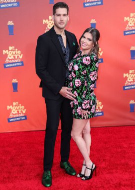 5 Haziran 'da yayınlanan bu resimde Dom Fenison ve kız arkadaşı / Amerikan TV kişiliği / rapçi Chanel West Coast 2022 MTV Film ve TV Ödülleri' ne geldiler: UNSCRIPTED Santa Monica, Los Angeles, Kaliforniya, ABD 'deki Barker Hangar' da düzenlendi.