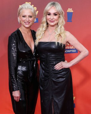 5 Haziran 'da yayınlanan bu resimde Dorinda Medley ve Taylor Armstrong 2022 MTV Film ve TV Ödülleri' ne geldiler: Santa Monica, Los Angeles, Kaliforniya, ABD 'deki Barker Hangar' da UNSCRIPTED. 