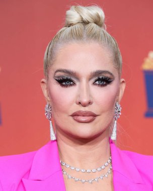 5 Haziran 'da yayınlanan bu resimde, Amerikalı şarkıcı Erika Jayne 2022 MTV Film ve TV Ödülleri' ne ulaştı: Santa Monica, Los Angeles, Kaliforniya, ABD 'deki Barker Hangar' da UNSCRIPTED. 