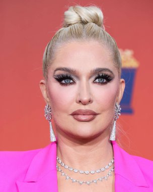 5 Haziran 'da yayınlanan bu resimde, Amerikalı şarkıcı Erika Jayne 2022 MTV Film ve TV Ödülleri' ne ulaştı: Santa Monica, Los Angeles, Kaliforniya, ABD 'deki Barker Hangar' da UNSCRIPTED. 