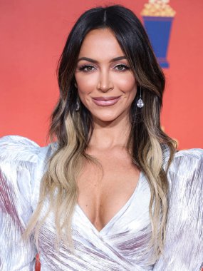 5 Haziran 'da yayınlanan bu resimde Farrah Brittany Aldjufrie 2022 MTV Film ve TV Ödülleri' ne ulaşır: Santa Monica, Los Angeles, Kaliforniya 'daki The Barker Hangar' da UNSCRIPTED. 