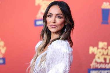 5 Haziran 'da yayınlanan bu resimde Farrah Brittany Aldjufrie 2022 MTV Film ve TV Ödülleri' ne ulaşır: Santa Monica, Los Angeles, Kaliforniya 'daki The Barker Hangar' da UNSCRIPTED. 