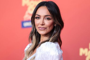 5 Haziran 'da yayınlanan bu resimde Farrah Brittany Aldjufrie 2022 MTV Film ve TV Ödülleri' ne ulaşır: Santa Monica, Los Angeles, Kaliforniya 'daki The Barker Hangar' da UNSCRIPTED. 