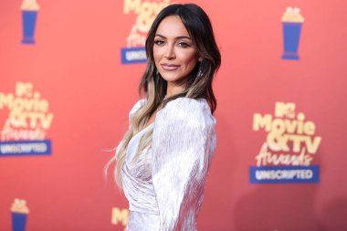 5 Haziran 'da yayınlanan bu resimde Farrah Brittany Aldjufrie 2022 MTV Film ve TV Ödülleri' ne ulaşır: Santa Monica, Los Angeles, Kaliforniya 'daki The Barker Hangar' da UNSCRIPTED. 