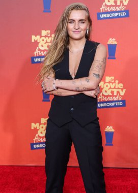 5 Haziran 'da yayınlanan bu resimde Avustralyalı şarkıcı G Flip (Georgia Claire Flipo) 2022 MTV Film ve TV Ödülleri' ne ulaşır: Santa Monica, Los Angeles, Kaliforniya 'daki The Barker Hangar' da UNSCRIPTED.