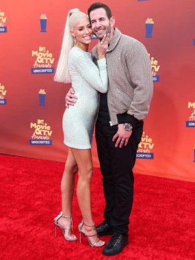 5 Haziran 'da yayınlanan bu resimde, Amerikalı aktris Heather Rae Young El Moussa ve koca / Amerikan TV kişiliği Tarek El Moussa 2022 MTV Film ve TV Ödülleri' ne geldiler: Los Angeles, Santa Monica 'daki Barker Hangarında UNSCRIPTED düzenlendi.