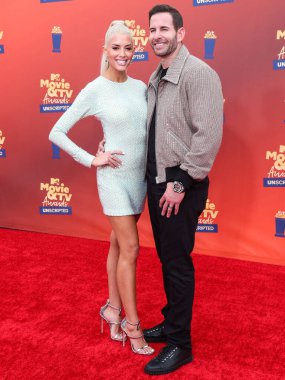 5 Haziran 'da yayınlanan bu resimde, Amerikalı aktris Heather Rae Young El Moussa ve koca / Amerikan TV kişiliği Tarek El Moussa 2022 MTV Film ve TV Ödülleri' ne geldiler: Los Angeles, Santa Monica 'daki Barker Hangarında UNSCRIPTED düzenlendi.