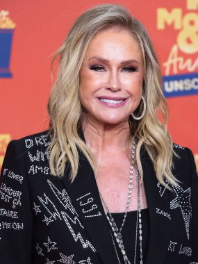5 Haziran 'da yayınlanan bu resimde, Amerikalı moda tasarımcısı Kathy Hilton 2022 MTV Film ve TV Ödülleri' ne ulaştı: Santa Monica, Los Angeles, Kaliforniya, ABD 'deki Barker Hangar' da UNSCRIPTED. 