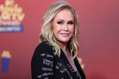 5 Haziran 'da yayınlanan bu resimde, Amerikalı moda tasarımcısı Kathy Hilton 2022 MTV Film ve TV Ödülleri' ne ulaştı: Santa Monica, Los Angeles, Kaliforniya, ABD 'deki Barker Hangar' da UNSCRIPTED. 