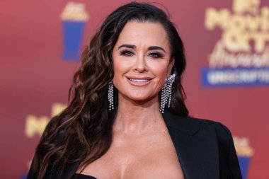 5 Haziran 'da yayınlanan bu resimde, Amerikalı aktris Kyle Richards 2022 MTV Film ve TV Ödülleri' ne ulaştı: Santa Monica, Los Angeles, Kaliforniya, ABD 'deki Barker Hangar' da UNSCRIPTED. 