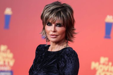 5 Haziran 'da yayınlanan bu resimde, Amerikalı aktris Lisa Rinna 2022 MTV Film ve TV Ödülleri' ne ulaştı: Santa Monica, Los Angeles, Kaliforniya, ABD 'deki Barker Hangar' da UNSCRIPTED.