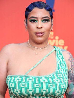 5 Haziran 'da yayınlanan bu resimde, Mandii B 2022 MTV Film ve TV Ödülleri' ne ulaşır: Santa Monica, Los Angeles, Kaliforniya, ABD 'deki Barker Hangar' da UNSCRIPTED.