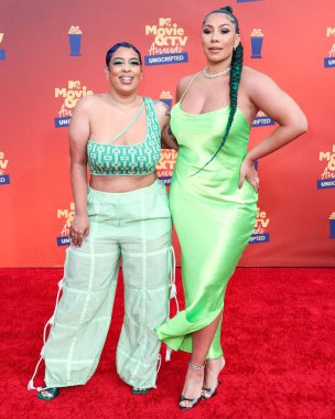 5 Haziran 'da yayınlanan bu resimde, Mandii B ve Bridget Kelly 2022 MTV Film ve TV Ödülleri' ne geldiler: Santa Monica, Los Angeles, Kaliforniya, ABD 'deki Barker Hangar' da UNSCRIPTED. 