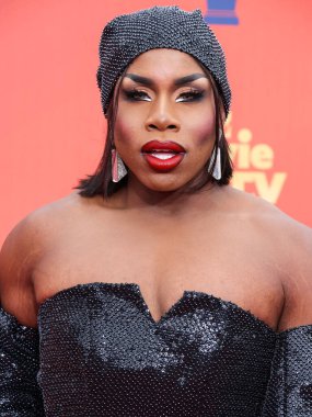 5 Haziran 'da yayınlanan bu resimde Monet X Change (Mont X Change) 2022 MTV Film ve TV Ödülleri' ne ulaşır: Santa Monica, Los Angeles, Kaliforniya 'daki The Barker Hangar' da UNSCRIPTED.