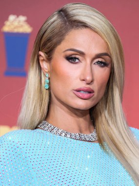 5 Haziran 'da yayınlanan bu resimde, Amerikan medya kişiliği Paris Hilton 2022 MTV Film ve TV Ödülleri' ne ulaştı: Santa Monica, Los Angeles, Kaliforniya, ABD 'deki Barker Hangar' da UNSCRIPTED. 