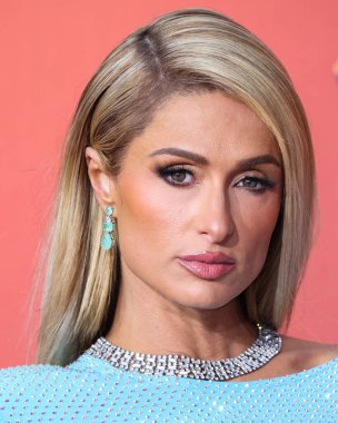 5 Haziran 'da yayınlanan bu resimde, Amerikan medya kişiliği Paris Hilton 2022 MTV Film ve TV Ödülleri' ne ulaştı: Santa Monica, Los Angeles, Kaliforniya, ABD 'deki Barker Hangar' da UNSCRIPTED. 