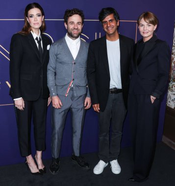 Amerikalı şarkıcı Mandy Moore, Amerikalı şarkıcı Taylor Goldsmith, müzikal besteci Siddhartha Khosla ve Amerikalı aktris Jennifer Morrison, 25 Mayıs 2022 'de NBCUniversal' in FYC Evinin Kapanış Gecesi Müzik Etkinliği 'ne geldiler. 