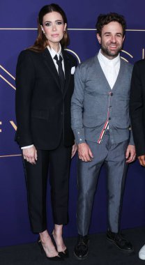 Amerikalı şarkıcı / aktris Mandy Moore ve koca / Amerikalı şarkıcı Taylor Goldsmith, 25 Mayıs 2022 'de Hollywood, Los Angeles, Kaliforniya, ABD' de NBCU FYC 'de düzenlenen FYC Kapanış Gecesi Müzik Etkinliği' ne geldiler.. 