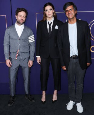Amerikalı şarkıcı Taylor Goldsmith, Amerikalı şarkıcı / aktris Mandy Moore ve müzik bestecisi Siddhartha Khosla, 25 Mayıs 2022 'de Hollywood, Los Angeles, Kaliforniya' da düzenlenen NBCUniversal FYC Kapanış Gecesi Müzik Etkinliği 'ne geldiler.