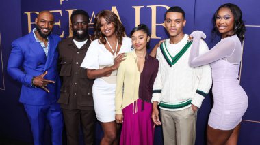 Adrian Holmes, Jimmy Akingbola, Cassandra Freeman, Akira Akbar, Jabari Banks ve Coco Jones, 24 Mayıs 2022 'de Hollywood, Los Angeles, Kaliforniya, ABD' deki NBCU FYC binasında düzenlenen NBCUniversal 'in FYC etkinliğine geldiler.. 