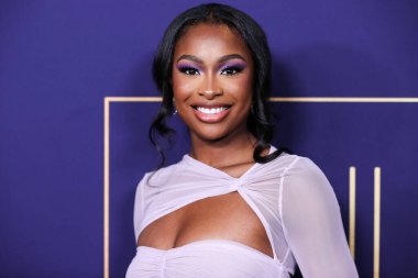 Amerikalı şarkıcı / aktris Coco Jones, NBCUniversal 'in' Bel-Air 'etkinliğine 24 Mayıs 2022' de Hollywood, Los Angeles, Kaliforniya, ABD 'deki NBCU FYC House' a geldi.. 