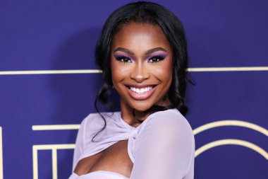 Amerikalı şarkıcı / aktris Coco Jones, NBCUniversal 'in' Bel-Air 'etkinliğine 24 Mayıs 2022' de Hollywood, Los Angeles, Kaliforniya, ABD 'deki NBCU FYC House' a geldi.. 