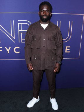 İngiliz televizyon oyuncusu Jimmy Akingbola, NBCUniversal 'in' Bel-Air 'etkinliğine 24 Mayıs 2022' de Hollywood, Los Angeles, Kaliforniya, ABD 'deki NBCU FYC House' a geldi..