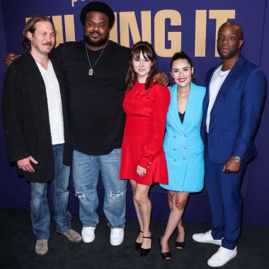 Scott MacArthur, Craig Robinson, Claudia O 'Doherty, Stephanie Nogueras ve Rell Battle, 23 Mayıs 2022' de Hollywood, Los Angeles, Kaliforniya, ABD 'deki NBCU FYC binasında düzenlenen NBCUniversal' in FYC etkinliğine geldiler..