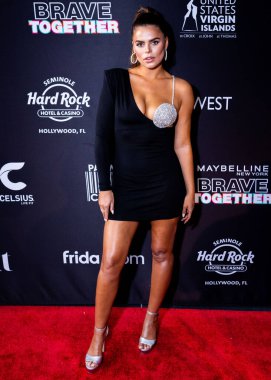 Lübnanlı model Brooks Nader, 21 Mayıs 2022 'de Hollywood, Florida, ABD' de bulunan Seminole Hard Rock Hotel ve Kumarhanesi Hollywood 'da düzenlenen 2022 sayılı Mayo Fırlatma Kutlaması' na geldi.. 