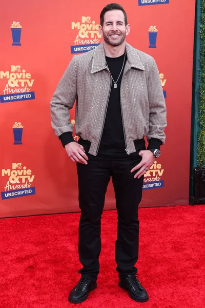 5 Haziran 'da yayınlanan bu resimde, Amerikan televizyon kişisi Tarek El Moussa 2022 MTV Film ve TV Ödülleri' ne ulaşır: Santa Monica, Los Angeles, Kaliforniya 'daki Barker Hangar' da UNSCRIPTED. 