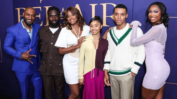 Adrian Holmes, Jimmy Akingbola, Cassandra Freeman, Akira Akbar, Jabari Banks ve Coco Jones, 24 Mayıs 2022 'de Hollywood, Los Angeles, Kaliforniya, ABD' deki NBCU FYC binasında düzenlenen NBCUniversal 'in FYC etkinliğine geldiler.. 