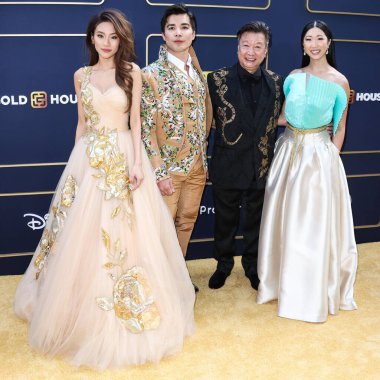Vanessa Yao, Ludi Lin, Tzi Ma ve Shannon Dang, Gold House 'un 2022 tarihli açılış galasına geldiler: 21 Mayıs 2022' de Vibiana 'da düzenlenen Yeni Altın Çağ, Los Angeles, Kaliforniya, ABD.