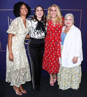 Rene Elise Goldsberry (Renee Elise Goldsberry), Sara Bareilles, Yoğun Philipps ve Paula Pell 19 Mayıs 2022 'de Hollywood, Los Angeles, Kaliforniya, ABD' deki NBCU FYC binasında düzenlenen 'Girls5eva' için NBCUniversal 'in FYC etkinliğine geldiler.. 