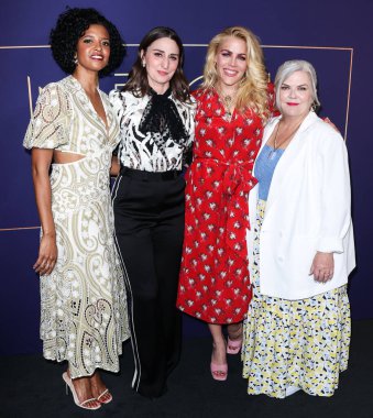 Rene Elise Goldsberry (Renee Elise Goldsberry), Sara Bareilles, Yoğun Philipps ve Paula Pell 19 Mayıs 2022 'de Hollywood, Los Angeles, Kaliforniya, ABD' deki NBCU FYC binasında düzenlenen 'Girls5eva' için NBCUniversal 'in FYC etkinliğine geldiler.. 