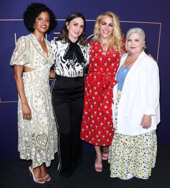 Rene Elise Goldsberry (Renee Elise Goldsberry), Sara Bareilles, Yoğun Philipps ve Paula Pell 19 Mayıs 2022 'de Hollywood, Los Angeles, Kaliforniya, ABD' deki NBCU FYC binasında düzenlenen 'Girls5eva' için NBCUniversal 'in FYC etkinliğine geldiler.. 