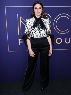 Amerikalı şarkıcı-söz yazarı / aktris Sara Bareilles, 19 Mayıs 2022 'de Hollywood, Los Angeles, Kaliforniya, ABD' deki NBCU FYC binasında düzenlenen 'Girls5eva' için NBCUniversal 'in FYC etkinliğine geldi.. 
