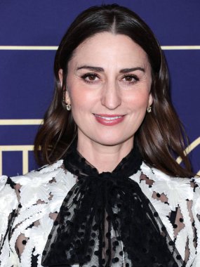Amerikalı şarkıcı-söz yazarı / aktris Sara Bareilles, 19 Mayıs 2022 'de Hollywood, Los Angeles, Kaliforniya, ABD' deki NBCU FYC binasında düzenlenen 'Girls5eva' için NBCUniversal 'in FYC etkinliğine geldi.. 