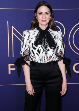 Amerikalı şarkıcı-söz yazarı / aktris Sara Bareilles, 19 Mayıs 2022 'de Hollywood, Los Angeles, Kaliforniya, ABD' deki NBCU FYC binasında düzenlenen 'Girls5eva' için NBCUniversal 'in FYC etkinliğine geldi..