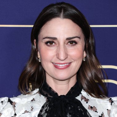 Amerikalı şarkıcı-söz yazarı / aktris Sara Bareilles, 19 Mayıs 2022 'de Hollywood, Los Angeles, Kaliforniya, ABD' deki NBCU FYC binasında düzenlenen 'Girls5eva' için NBCUniversal 'in FYC etkinliğine geldi..