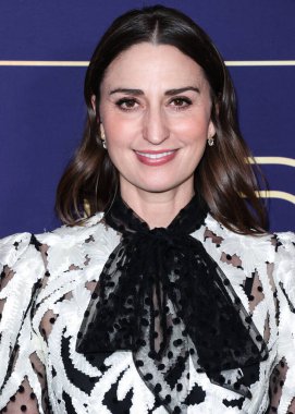 Amerikalı şarkıcı-söz yazarı / aktris Sara Bareilles, 19 Mayıs 2022 'de Hollywood, Los Angeles, Kaliforniya, ABD' deki NBCU FYC binasında düzenlenen 'Girls5eva' için NBCUniversal 'in FYC etkinliğine geldi..