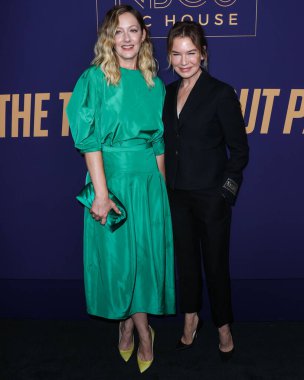 Amerikalı aktrisler Judy Greer ve Rene Zellweger (Renee Zellweger), 18 Mayıs 2022 'de Hollywood, Los Angeles, Kaliforniya, ABD' deki NBCUniversal 'in 