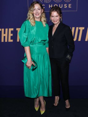 Amerikalı aktrisler Judy Greer ve Rene Zellweger (Renee Zellweger), 18 Mayıs 2022 'de Hollywood, Los Angeles, Kaliforniya, ABD' deki NBCUniversal 'in 