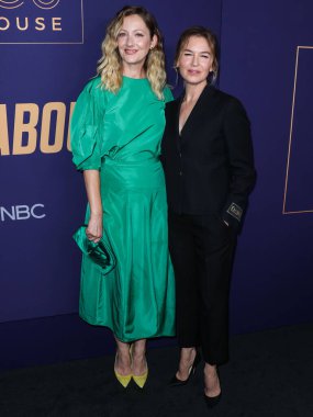 Amerikalı aktrisler Judy Greer ve Rene Zellweger (Renee Zellweger), 18 Mayıs 2022 'de Hollywood, Los Angeles, Kaliforniya, ABD' deki NBCUniversal 'in 