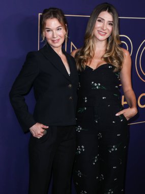Amerikalı aktris Rene Zellweger (Renee Zellweger) ve yapımcı Carmella Casinelli, 18 Mayıs 2022 'de Hollywood, Los Angeles, Kaliforniya, ABD' deki NBCUniversal 'in 